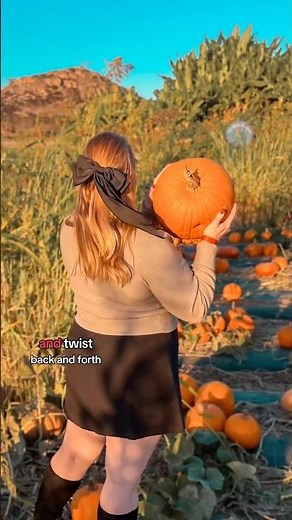 REALISTIC Pumpkin Patch Pose Ideas 📸 Fall Poses For Non-Models #howtopose #posingtips