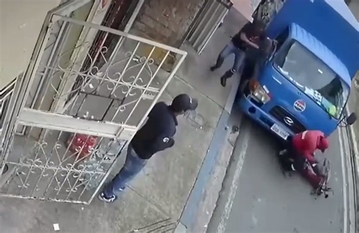 Truck with Brake Failure causes Hell on the Street