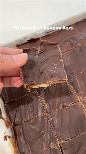 Peanut butter banana chocolate bars, so delicious and easy to make 😋 #easyrecipe #snacks #protein