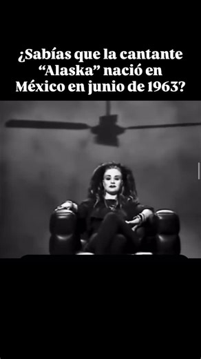 María del Olvido Gara Jova, mejor conocida como Alaska, nació en la Ciudad de México el 13 de junio de 1963. María pasó sus primeros diez años en la capital mexicana hasta que su familia se mudó a España. Su padre, Manuel Gara López, era asturiano, y su madre, América Belén Jova Godoy, es cubana. Actriz, cantante y compositora, Alaska trascendió en el mundo de la música en español con los grupos Alakska y Dinarama y Fangoria, los cuales encabezó. Algunos de sus apodos son “El Huracán Mexicano” y