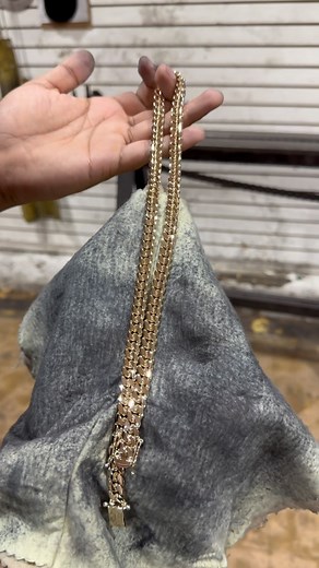 376K views · 152 reactions | The beautiful art of chain making . • • • • • • #cubanlink #miamicubanlink #cubanlinkchain #goldbracelet #goldchains #14kgold #10kgold #cubanchain #goldchain #cubanlinks #cubanlinksnecklaces #14k #jewelryporn #goldaddict #au #oro #cubana #cadenadeoro | gusvillajewelry | Facebook