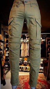 Seguimos con los jeans de Spidi 🏍️ – pantalones diseñados para quienes buscan comodidad, seguridad y look urbano en la misma prenda. ✅ Protecciones homologadas ✅ Diseño resistente y ergonómico | PURE RACER