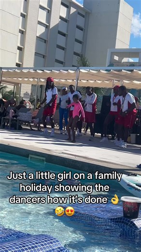 Niña talentosa bailando en Jamaica