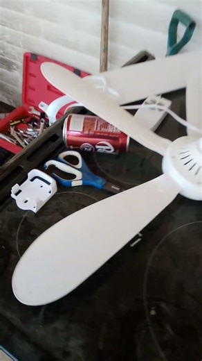 messed up Hampton Bay brookhurst ceiling fan with missing blade