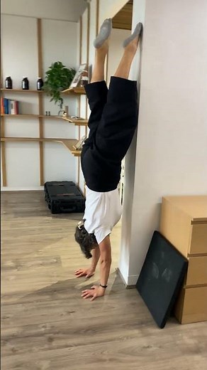 Handstand shoulder taps (Ft. Aleea) - Proform Physiotherapy