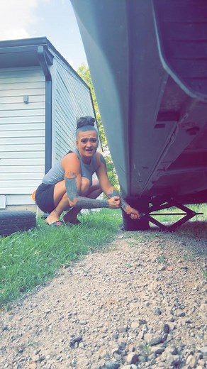 Jacking Up with Tight Bolts: A Mistake to Avoid