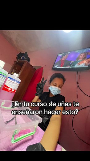 ¿En tu curso de uñas te enseñaron hacer esto? - Desinfectar las herramientas de uñas 💅