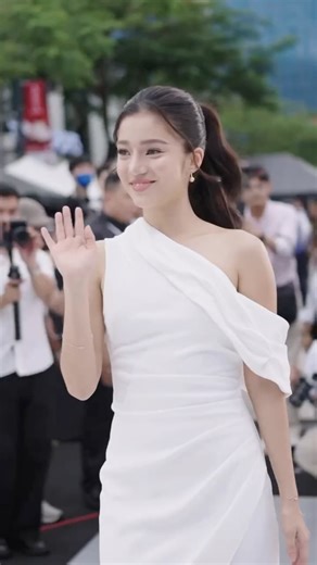 Lights on. Cameras ready. It’s time for the POND’S Skin Institute Gala ✨ Don’t miss it this October 11 — follow us to see the night unfold 🩷 #pondsph #miracleshappen #pondsskininstitutegala | POND'S