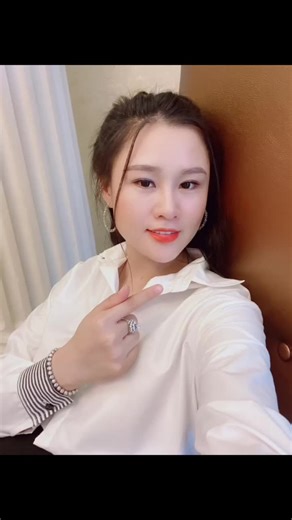 Graduation Ceremony Fashion Inspiration: Elegant Styles