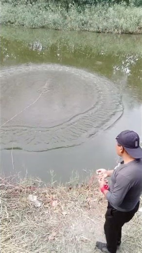 Techniques and methods for casting nets. #shorts