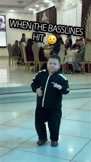 The basseline hits! #rave #dance #music #trending #viralshorts #memes #housemusic #techhouse #funny