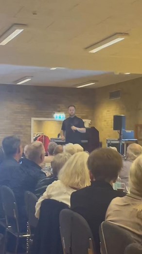 Fedt når publikum leger med #danskmusik #dansk #shubidua | Entertainer Peter Nørgaard