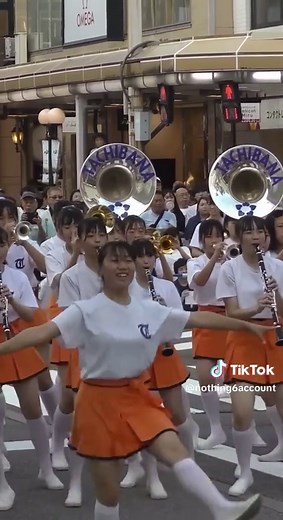 京都橘高校吹奏楽部 パンチラ マーチングシングシングシング