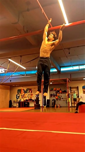 Tiger Sir 😎 Stunt Perfomance 😲 Karishma Kapoor 😏 Shocked Reaction New Virel Shorts