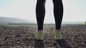Running Young Woman Trail Running Mountain 库存影片视频（100% 免版税）1011748286 | Shutterstock
