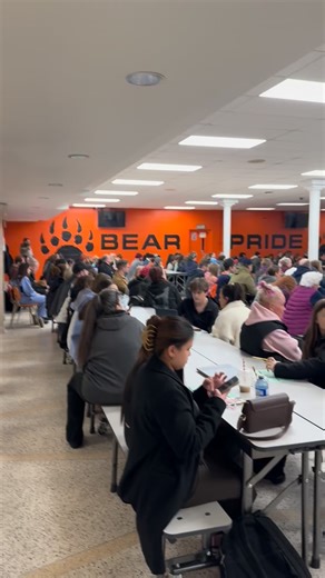 Glendale Arts - HWDSB Programs of the Arts at Glendale on Instagram: "Full house as incoming HWDSB Program of the Arts students sign up for their 2627 courses. Welcome Bears! 🐻"