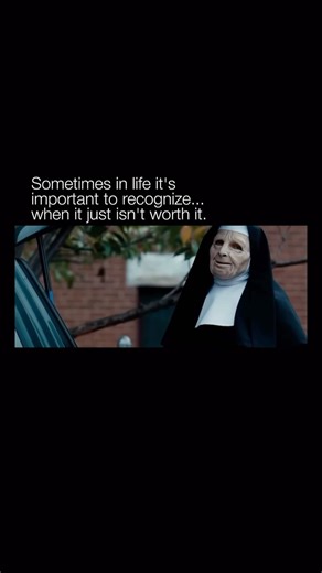 😂 The Town (2010), directed by Ben Affleck, is a gripping crime drama that centers around a group of Boston bank robbers and the emotional and moral struggles they face as their criminal lives unravel. The film follows Doug MacRay (Affleck), a skilled and calculated robber, who is torn between his loyalty to his crew and his desire for a better life. After a heist goes awry, Doug becomes romantically involved with Claire (Rebecca Hall), a bank manager whose life he unintentionally disrupted dur