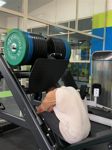 Mastering the 350Kg Leg Press: Tips for Quad Strength