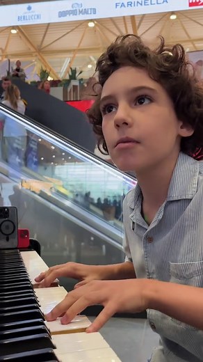 9-Year-Old Pianist Gil Brito Performs Vivaldi at Airport