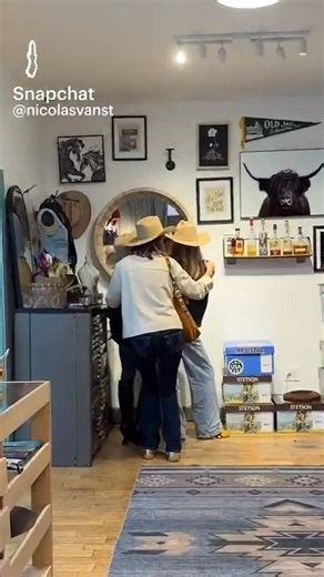 Come Here Cream on Instagram: "RELEASE THAT PIC RN OLANDRIA PLEASE"