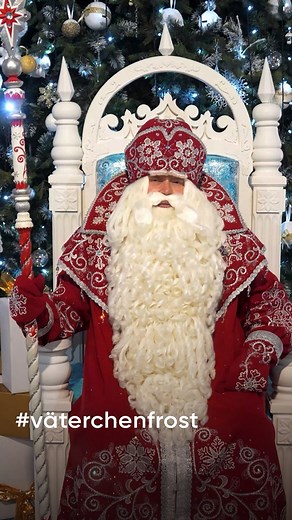 Die magische Weihnachtszeit rückt näher!❄️ Russisches Haus in Berlin lädt Euch am 9. Dezember um 18:30 Uhr zu einer lang ersehnten Veranstaltung ein - zum feierlichen Anzünden der Lichter am Tannenbaum!🎄 Unser glitzernder Tannenbaum ist nicht nur eine Dekoration, sondern ein Symbol für Magie✨ und Freude😊, das jedes Jahr den festlichen Geist erfüllt und Menschen verschiedener Generationen vereint.🫂 Werdet Teil dieser schönen, langjährigen Tradition und schenkt euren Kindern eine unvergessliche