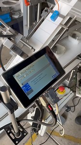 Pruebas de etiquetado y codificado de clanshell o bowl #lotificadora #etiquetadoras #conveyors #proyectos #caja #codificado #tecnologia #automatización #integraciones #oem #llenadoras #envasadoras #diseño #control #pIc #programacion #work #world El conveyor es de mi compa Sika @_nicoo_cruz @omar_bobadillag @hectorcruz1658 | AR Ingenieria