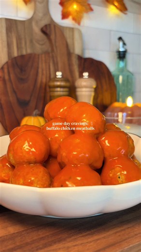if you’re planning on making a quick & easy appetizer, these buffalo chicken meatballs are one of the easiest game day recipes! recipe below! 🤗 buffalo chicken meatballs 🏈🐓🔥 Ingredients * 20 oz bag (~1 lb) chicken meatballs * 1 cup buffalo sauce * Ranch for dipping Directions 1. Bake chicken meatballs according to package directions. 2. In a large bowl, add the cooked meatballs and buffalo sauce. Mix well to evenly coat the meatballs. 3. Serve with dipping sauce of choice! #easyrecipe #quick