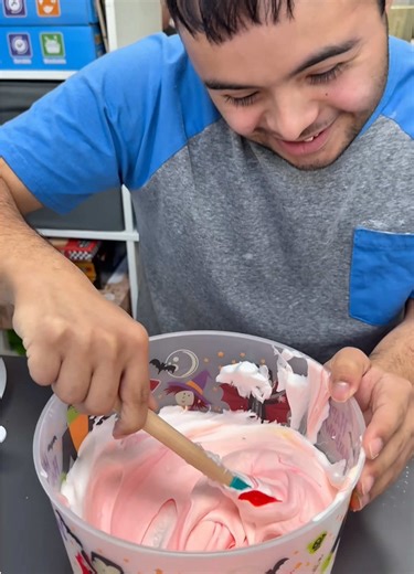 Did you know slime play is more than just fun? 🌟 It helps kids build strength, regulate their senses, and explore new textures — all through play! 🙌 #OccupationalTherapy #SensoryPlay #TherapyThroughPlay #PediatricOT #FineMotorFun