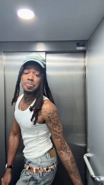 Petit oufit dans l’ascenseur 🏴‍☠️😂#oufit #pourtoii #fyp #viral #grmw