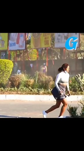This Madagascar 🇲🇬 lady deserves an appointment, she really stood at the forefront of the protest. #Africa | Typical African