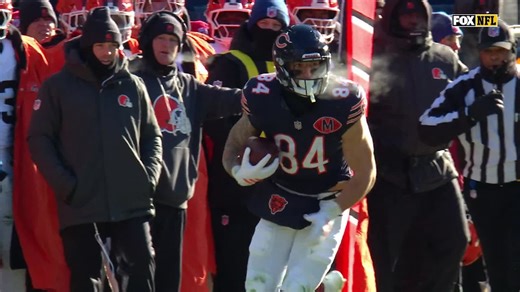 HIGHLIGHT: Colston Loveland moves chains on third down with 24-yard gain