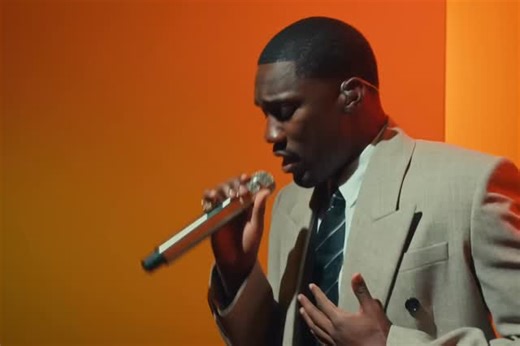 Sleeping On Gems 💎 on Instagram: "GIVĒON performs “STRANGERS” live at Apple Music Studios"