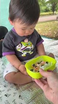 ある日の公園ピクニック🧺軟飯おにぎり作った🍙一口も食べてくれませんでした…😭#赤ちゃん #baby #生後11ヶ月 #離乳食 #babyfood