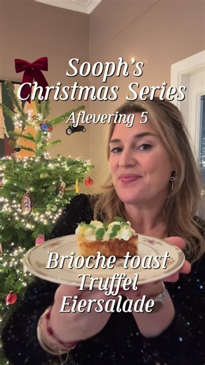 Sooph | foodie | recepten | tafelstyling on Instagram: "BRIOCHE MET EIER TRUFFELSALADE – SOOPH’S CHRISTMAS SERIES Oke, als je een vega onder je gasten hebt is dit echt een recept om op te slaan! Zo gaf ik laatst een etentje en at “mijn vega” ook geen vis. Oeps, dat was ik even vergeten. Gelukkig had ik alle ingrediënten voor deze eiersalade met truffel in huis. Dit staat nl echt zó op tafel! Ingrediënten: - 2 gekookte eieren - 1,5 el mayonaise - 0,5 el creme fraiche - 1 tl truffeltapenade - Pepe
