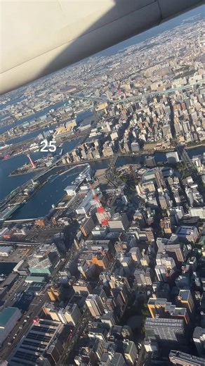 𝘒𝘌𝘕𝘑𝘐✨𝘚𝘒𝘠✈️ | ギアダウンの瞬間✨ #上空からの景色 #機内からの景色 #飛行機からの眺め #allnipponairways #着陸 #着陸態勢 #ギアダウン #福岡空港 | Instagram