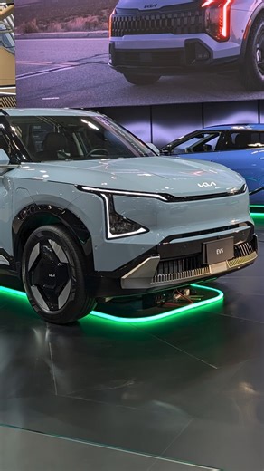 10K views · 82 reactions | Allo Montréal! Kia arrive en force au Salon de l’auto de Montréal. Vous pourrez découvrir nos tout derniers modèles exposés, essayer l'EV4 ou l'EV9, et même courir la chance de gagner le tout nouveau Kia EV5.  Palais des congrès ️ Du 16 au 25 janvier 2026 | Kia Canada | Facebook