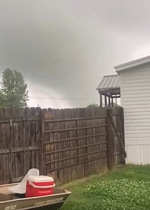 37K views · 978 reactions | YIKES! Not Good... A large damaging tornado moved through the Yazoo City, Mississippi area this evening. Permission: Kimberly Jenkins | Live Storm Chasers | Facebook