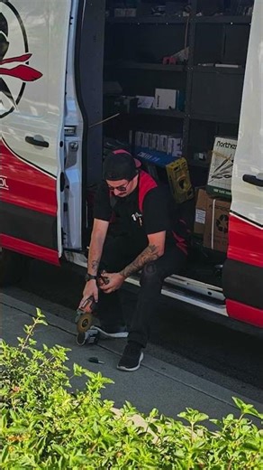 Today's episode of "It'll open one way or another" 😂