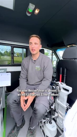 ⚡️ Bei klassischen Messverfahren kann es schnell zu ungenauen Ergebnissen kommen, vor allem bei langen Kabeln. Mit unserem VLF TrueSinus 0,1 Hz Verfahren messen wir deutlich präziser und zuverlässiger. 🔍✅ 🚐 Unser Kabelmesswagen bringt diese Technik direkt zu dir: ✅ Fehler frühzeitig erkennen ✅ Kabelzustand exakt analysieren ✅ Dokumentation für volle Sicherheit ✅ Flexibel & mobil im Einsatz So stellst du sicher, dass deine Energieversorgung jederzeit zuverlässig bleibt. 💡 👉 Buche jetzt deine 