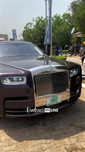 Arrival of Odole Odua, Sir Kessington Adebutu GCON and his wife , Mrs Kofoworola Adebutu at the 70th birthday celebration of His Royal Highness, Ọba Abdul Rasaq Adesina Adenugba, Okokodana Meji II, the Ebumawe of Ago-Iwoye.