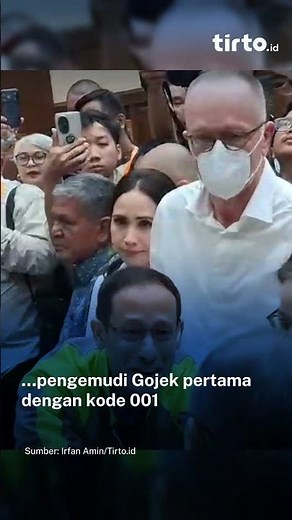 Momen Nadiem Kenakan Jaket Gojek Milik Mulyono