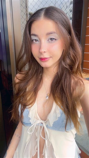 Bianca Lula Rodrigues | Quem disse que gamer não curte Carnaval? Hoje o bloquinho é na Live! E se a dor intensa aparecer já sei quem chamar: @dorflex... | Instagram