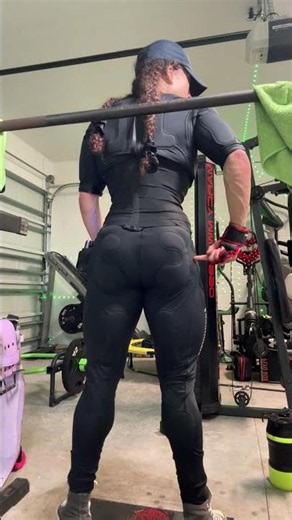 Electric muscle stimulation suit training/ Biohacker/ Visionbody.com Code CAROLYNEFIT