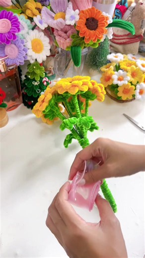 ช่อดอกทานตะวันผูกโบว์สีชมพู #ดอกไม้ลวดกํามะหยี่ #ช่อดอกไม้ #ช่อดอกทานตะวัน #ดอกทานตะวัน🌻 #ดอกไม้