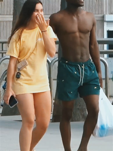 fart prank in public 🤪 #fartprank #prankvideo #publicprank #funnypranks #reactionvideo