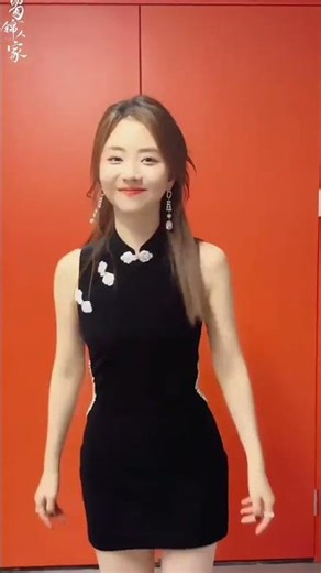 Revamp Your Look: Styling Shoulder-Length Hair Effortlessly