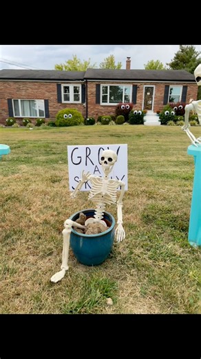 1.7M views · 30K reactions | Creative Way To Introduce a 12 Foot Skeleton For Halloween. So excited for spooky season! #halloween #spookyseason #skeletons #halloweendecor #HalloweenDecor #12ftskeleton | Skeletons on Kerth Road | Facebook