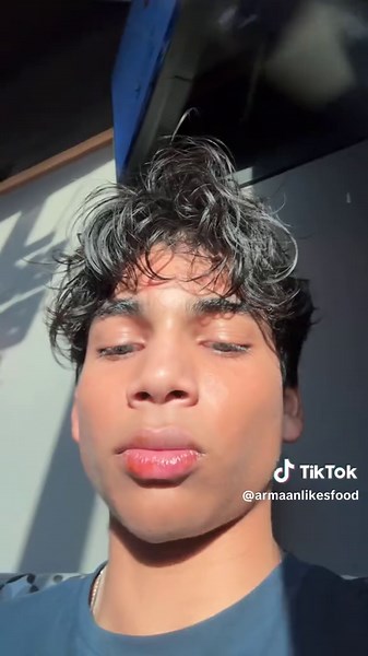 hello guys its the day before my birthday so i had this amazing feast #foodreview #fyp #wlw #brown #ladiesladiesoneatatime #armaan #friends #blowthisup #birthday #17