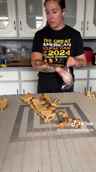 Super Quiet House: Baking a Delicious Cookie Cake - Watch the ASMR Cake Show!