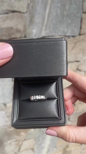 The Reap ring features some of the last Argyle champagne diamonds ever discovered! Warm PC1–PC3 stones, set in rose gold claws to highlight their soft pink undertones, beautifully divide three brilliant white diamonds totalling over half a carat. Bold contrast, timeless elegance, & undeniable wow, all in one exquisite ring. bit.ly/ShoptheRosewoodcollection #Rosewood #Argyle #ArgylePinkChampagneDiamonds #NinasJewellery | Nina's Jewellery